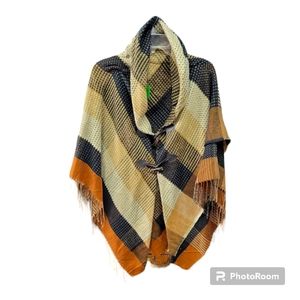 Macy's ladies layered poncho with fridge ❤️ 💙 💜 💖